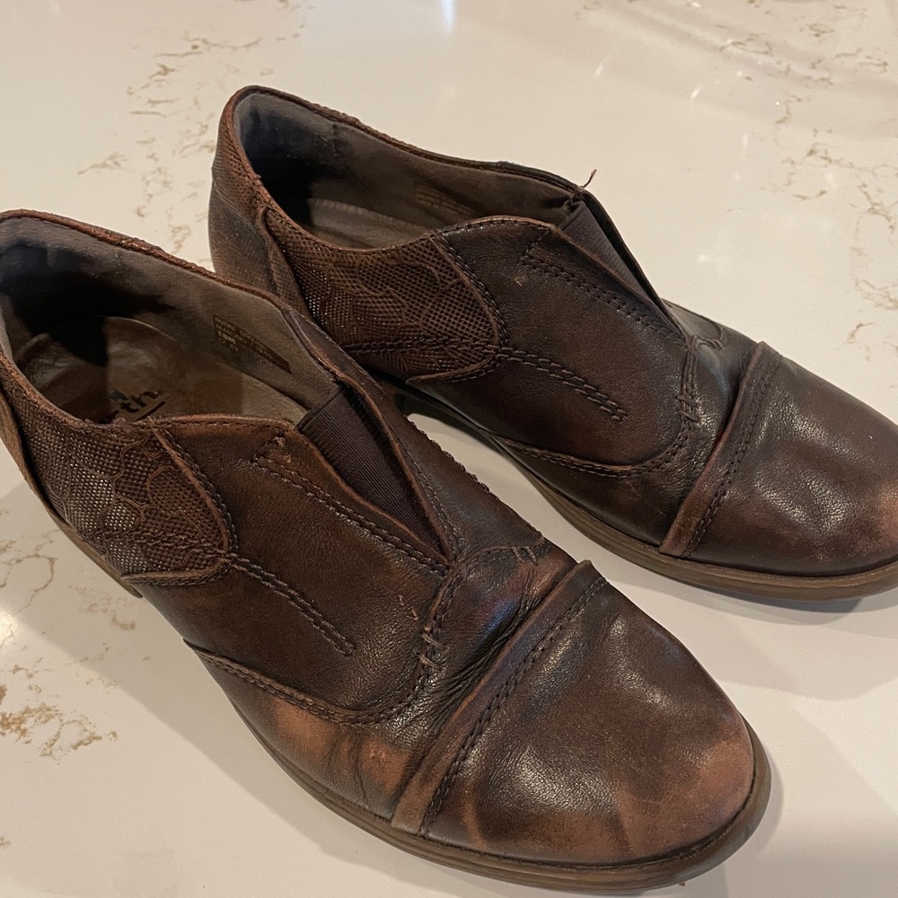 Great Earth Shoes. I Don’t Fit In Them Anymore After My Baby Was Born. View 3
